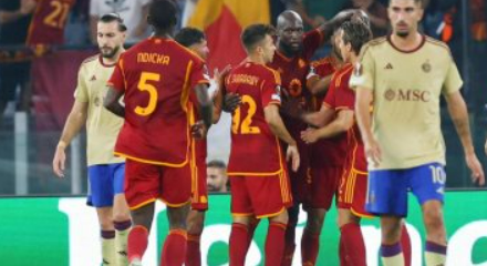 روما يسحق سيرفيت برباعية نظيفة في الدوري الأوروبي